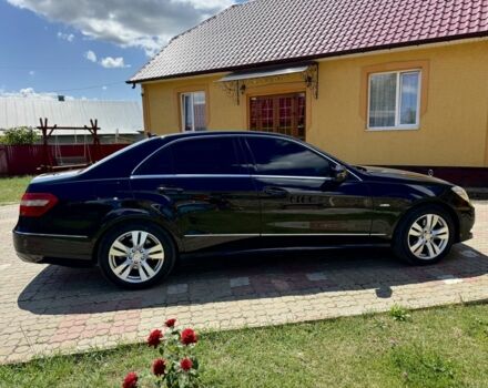 Черный Мерседес Е-Класс, объемом двигателя 2.1 л и пробегом 400 тыс. км за 301 $, фото 3 на Automoto.ua