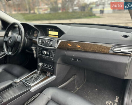 Черный Мерседес Е-Класс, объемом двигателя 1.8 л и пробегом 257 тыс. км за 12500 $, фото 13 на Automoto.ua