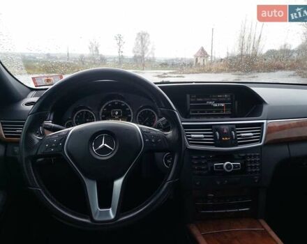 Черный Мерседес Е-Класс, объемом двигателя 3.5 л и пробегом 243 тыс. км за 16000 $, фото 9 на Automoto.ua