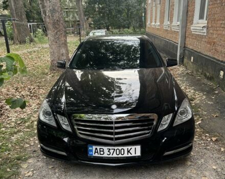 Черный Мерседес Е-Класс, объемом двигателя 2.2 л и пробегом 210 тыс. км за 15000 $, фото 1 на Automoto.ua