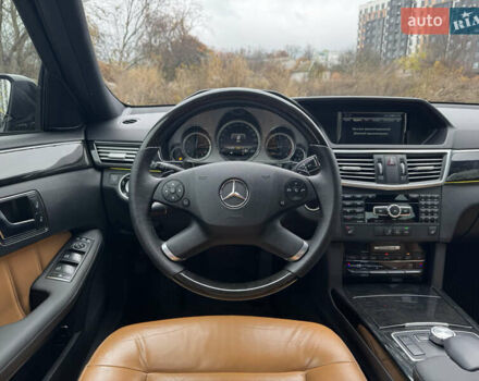 Черный Мерседес Е-Класс, объемом двигателя 2.2 л и пробегом 333 тыс. км за 13600 $, фото 15 на Automoto.ua