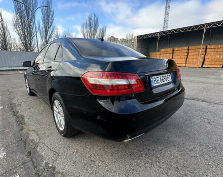Черный Мерседес Е-Класс, объемом двигателя 1.8 л и пробегом 255 тыс. км за 10000 $, фото 3 на Automoto.ua
