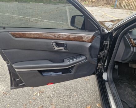 Черный Мерседес Е-Класс, объемом двигателя 1.8 л и пробегом 223 тыс. км за 9800 $, фото 9 на Automoto.ua