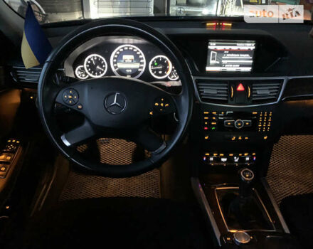 Черный Мерседес Е-Класс, объемом двигателя 2.2 л и пробегом 370 тыс. км за 12700 $, фото 19 на Automoto.ua