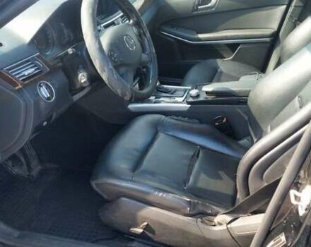 Черный Мерседес Е-Класс, объемом двигателя 1.8 л и пробегом 344 тыс. км за 8800 $, фото 5 на Automoto.ua