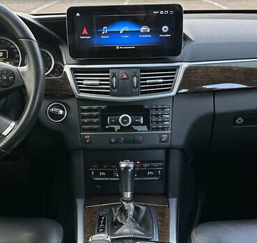 Черный Мерседес Е-Класс, объемом двигателя 1.8 л и пробегом 255 тыс. км за 10000 $, фото 6 на Automoto.ua