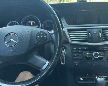 Мерседес Е-Класс 2012 в Хусте на Automoto.ua Черный Мерседес Е-Класс, объемом двигателя 1.8 л и пробегом 260 тыс. км за 13850 $, фото 1 на Automoto.ua