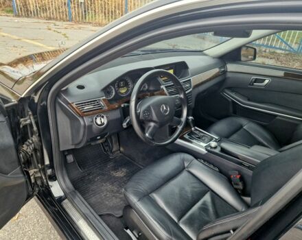 Черный Мерседес Е-Класс, объемом двигателя 1.8 л и пробегом 224 тыс. км за 10500 $, фото 8 на Automoto.ua