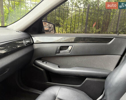 Чорний Мерседес Е-Клас, об'ємом двигуна 2.2 л та пробігом 393 тис. км за 14500 $, фото 21 на Automoto.ua