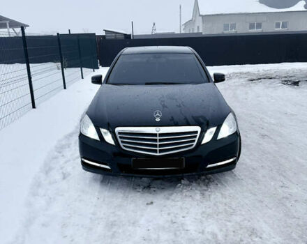 Черный Мерседес Е-Класс, объемом двигателя 2.1 л и пробегом 400 тыс. км за 10000 $, фото 1 на Automoto.ua