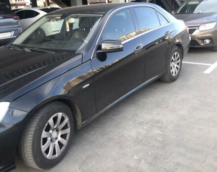 Черный Мерседес Е-Класс, объемом двигателя 1.8 л и пробегом 330 тыс. км за 8999 $, фото 2 на Automoto.ua