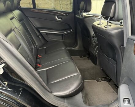 Черный Мерседес Е-Класс, объемом двигателя 2.1 л и пробегом 399 тыс. км за 8999 $, фото 22 на Automoto.ua