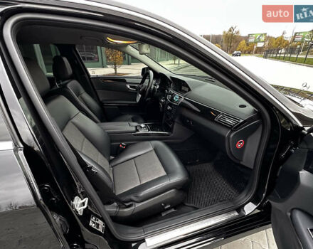 Черный Мерседес Е-Класс, объемом двигателя 2.2 л и пробегом 291 тыс. км за 13000 $, фото 15 на Automoto.ua