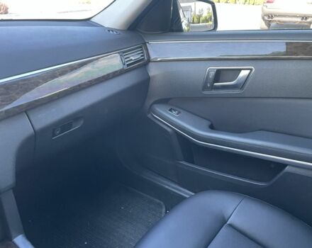 Черный Мерседес Е-Класс, объемом двигателя 2.2 л и пробегом 210 тыс. км за 15000 $, фото 15 на Automoto.ua