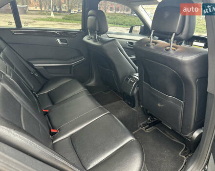 Черный Мерседес Е-Класс, объемом двигателя 1.8 л и пробегом 257 тыс. км за 12500 $, фото 15 на Automoto.ua