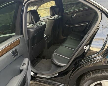 Черный Мерседес Е-Класс, объемом двигателя 2.1 л и пробегом 399 тыс. км за 8999 $, фото 14 на Automoto.ua