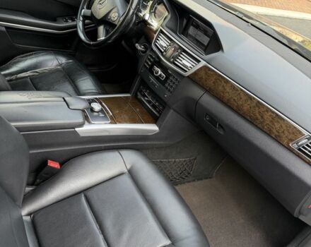 Черный Мерседес Е-Класс, объемом двигателя 2.1 л и пробегом 399 тыс. км за 8999 $, фото 21 на Automoto.ua