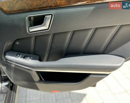 Черный Мерседес Е-Класс, объемом двигателя 2.2 л и пробегом 220 тыс. км за 17000 $, фото 16 на Automoto.ua