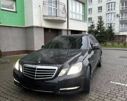 Черный Мерседес Е-Класс, объемом двигателя 2.2 л и пробегом 278 тыс. км за 12999 $, фото 1 на Automoto.ua
