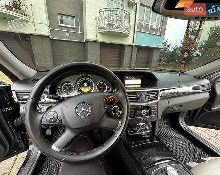 Черный Мерседес Е-Класс, объемом двигателя 2.2 л и пробегом 278 тыс. км за 12999 $, фото 4 на Automoto.ua