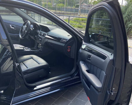 Черный Мерседес Е-Класс, объемом двигателя 2.2 л и пробегом 235 тыс. км за 16400 $, фото 7 на Automoto.ua