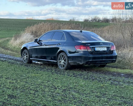 Черный Мерседес Е-Класс, объемом двигателя 2 л и пробегом 329 тыс. км за 13900 $, фото 4 на Automoto.ua