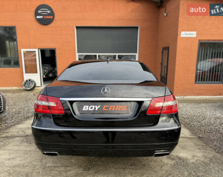 Чорний Мерседес Е-Клас, об'ємом двигуна 2.2 л та пробігом 277 тис. км за 12999 $, фото 4 на Automoto.ua