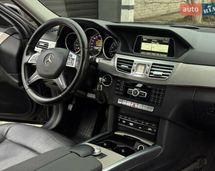 Чорний Мерседес Е-Клас, об'ємом двигуна 2 л та пробігом 329 тис. км за 13600 $, фото 17 на Automoto.ua