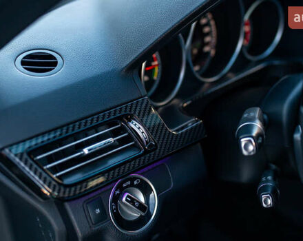 Черный Мерседес Е-Класс, объемом двигателя 2.1 л и пробегом 90 тыс. км за 16000 $, фото 24 на Automoto.ua