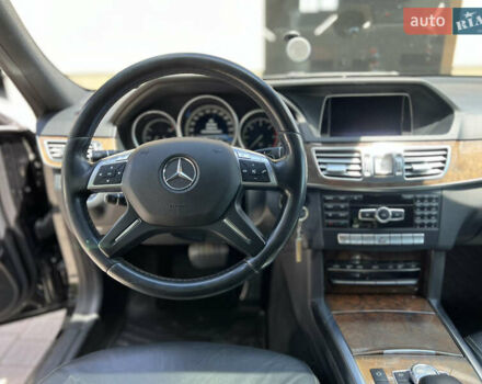 Черный Мерседес Е-Класс, объемом двигателя 2.2 л и пробегом 220 тыс. км за 17000 $, фото 4 на Automoto.ua