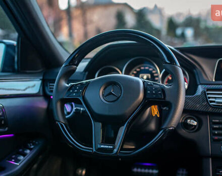 Черный Мерседес Е-Класс, объемом двигателя 2.1 л и пробегом 90 тыс. км за 16000 $, фото 16 на Automoto.ua