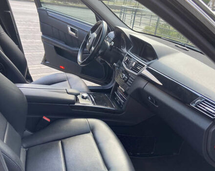 Черный Мерседес Е-Класс, объемом двигателя 2.2 л и пробегом 235 тыс. км за 16400 $, фото 6 на Automoto.ua