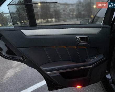 Черный Мерседес Е-Класс, объемом двигателя 2.14 л и пробегом 319 тыс. км за 16700 $, фото 25 на Automoto.ua