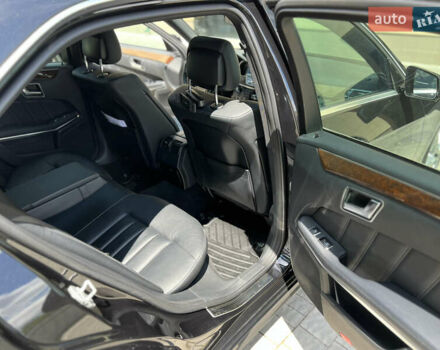 Черный Мерседес Е-Класс, объемом двигателя 2.2 л и пробегом 220 тыс. км за 17000 $, фото 17 на Automoto.ua