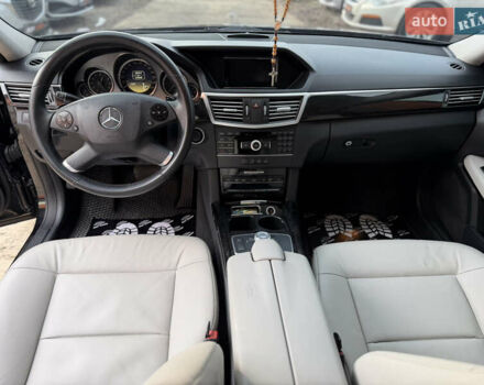 Чорний Мерседес Е-Клас, об'ємом двигуна 2.2 л та пробігом 277 тис. км за 12999 $, фото 8 на Automoto.ua