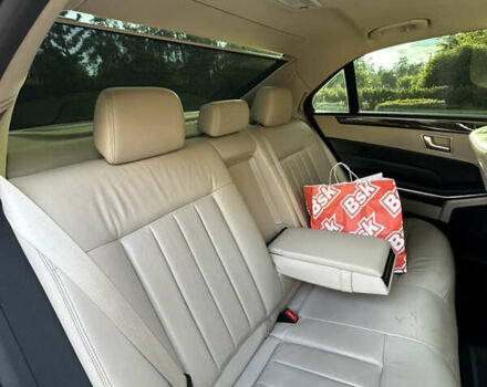 Черный Мерседес Е-Класс, объемом двигателя 3.5 л и пробегом 265 тыс. км за 18500 $, фото 17 на Automoto.ua