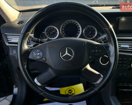 Черный Мерседес Е-Класс, объемом двигателя 2.14 л и пробегом 254 тыс. км за 18200 $, фото 10 на Automoto.ua