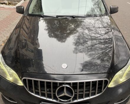 Чорний Мерседес Е-Клас, об'ємом двигуна 2.1 л та пробігом 360 тис. км за 10800 $, фото 4 на Automoto.ua