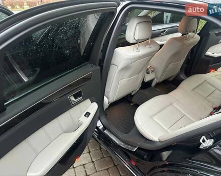 Черный Мерседес Е-Класс, объемом двигателя 2.2 л и пробегом 278 тыс. км за 12999 $, фото 2 на Automoto.ua