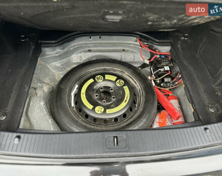 Мерседес Е-Класс 2013 в Черновцах на Automoto.ua Черный Мерседес Е-Класс, объемом двигателя 2.2 л и пробегом 371 тыс. км за 15500 $, фото 26 на Automoto.ua