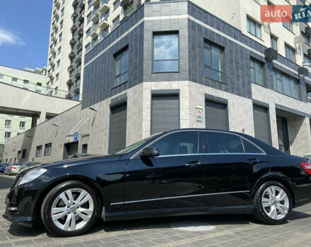 Черный Мерседес Е-Класс, объемом двигателя 2.2 л и пробегом 235 тыс. км за 16400 $, фото 2 на Automoto.ua