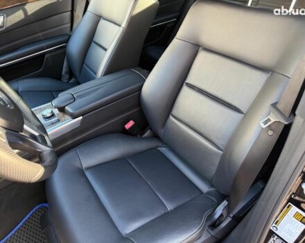 Черный Мерседес Е-Класс, объемом двигателя 3.5 л и пробегом 123 тыс. км за 21940 $, фото 25 на Automoto.ua