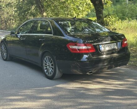 Черный Мерседес Е-Класс, объемом двигателя 1.8 л и пробегом 293 тыс. км за 9999 $, фото 3 на Automoto.ua