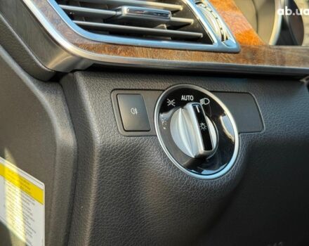 Черный Мерседес Е-Класс, объемом двигателя 3.5 л и пробегом 123 тыс. км за 21940 $, фото 26 на Automoto.ua