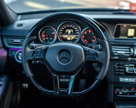 Черный Мерседес Е-Класс, объемом двигателя 2.1 л и пробегом 90 тыс. км за 16000 $, фото 29 на Automoto.ua