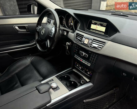 Чорний Мерседес Е-Клас, об'ємом двигуна 2 л та пробігом 329 тис. км за 13600 $, фото 12 на Automoto.ua