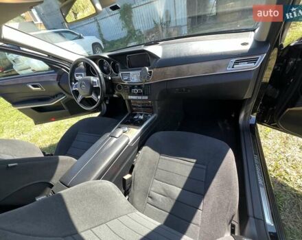 Черный Мерседес Е-Класс, объемом двигателя 2.1 л и пробегом 422 тыс. км за 15000 $, фото 5 на Automoto.ua