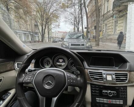 Чорний Мерседес Е-Клас, об'ємом двигуна 2.1 л та пробігом 360 тис. км за 10800 $, фото 5 на Automoto.ua
