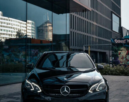 Черный Мерседес Е-Класс, объемом двигателя 5.46 л и пробегом 147 тыс. км за 35000 $, фото 3 на Automoto.ua