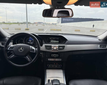 Черный Мерседес Е-Класс, объемом двигателя 2 л и пробегом 329 тыс. км за 13900 $, фото 15 на Automoto.ua
